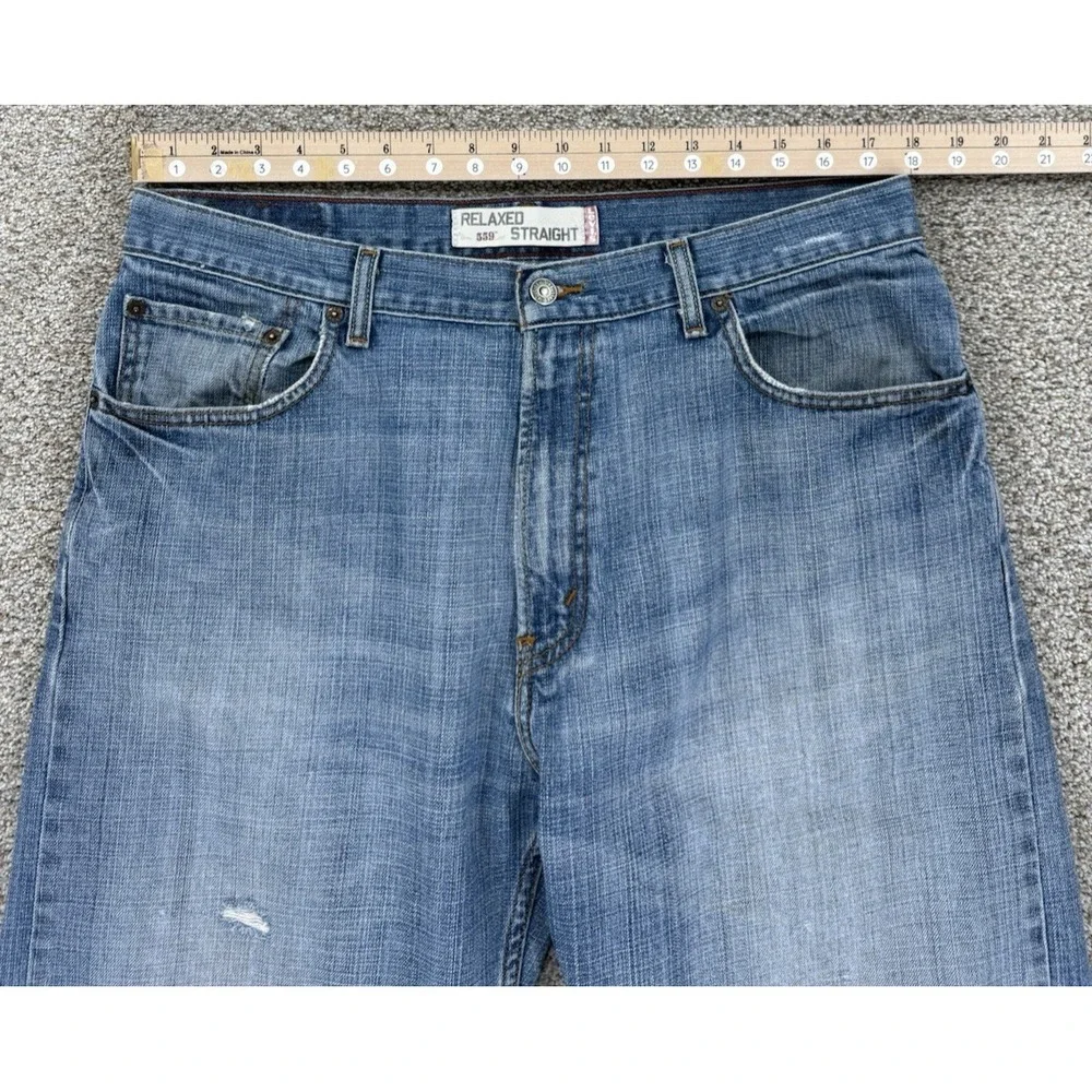Vintage Levis 559 Jeans Mens 36x32 Blue Relaxed Straight Workworn Light Wash Y2K